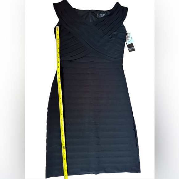 Adrianna Papell Cocktail Formal Women's Dress Black Sz 8P with Pleats V-Neck - Picture 11 of 11